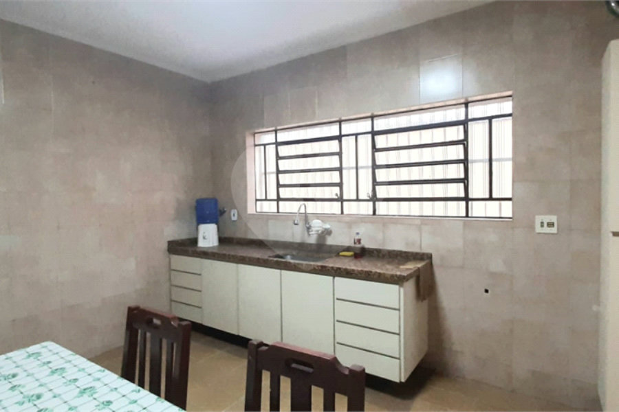 Sobrado amplo com 3 quartos, suíte e quintal para venda no Tremembé !!!