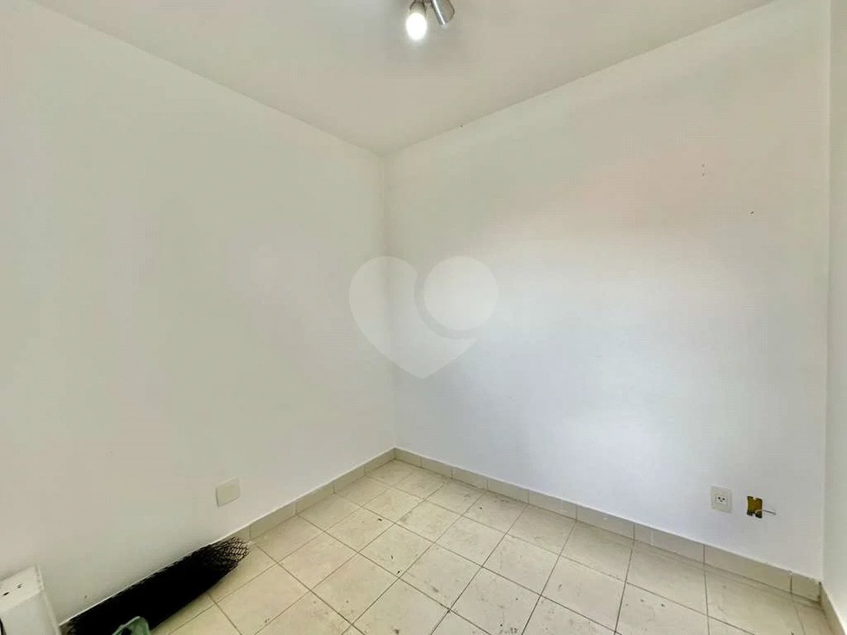 Casa em condomínio Impecável, 4 dorms / 2 suítes, varanda gourmet, piscina, 3 lareiras