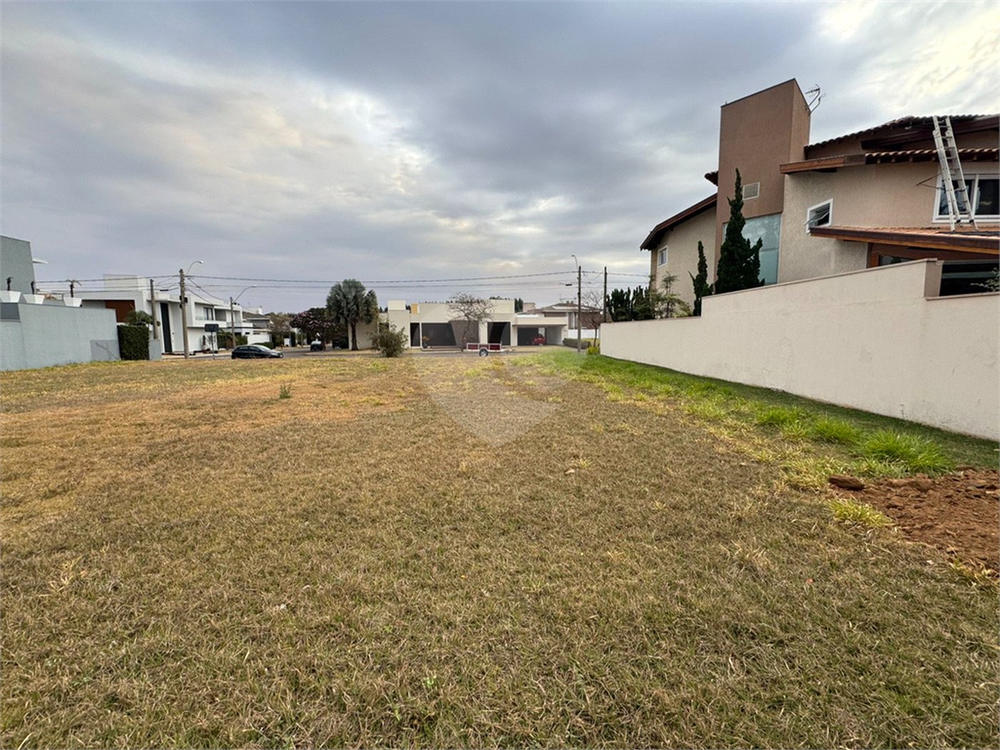 Terreno de 480m2 á venda, no condomínio Damha I, em São Carlos.