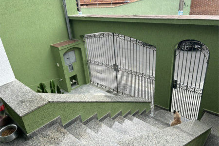 Excelente Sobrado à venda no Planalto - 5 Quartos/4 Suítes/2 Vagas na garagem