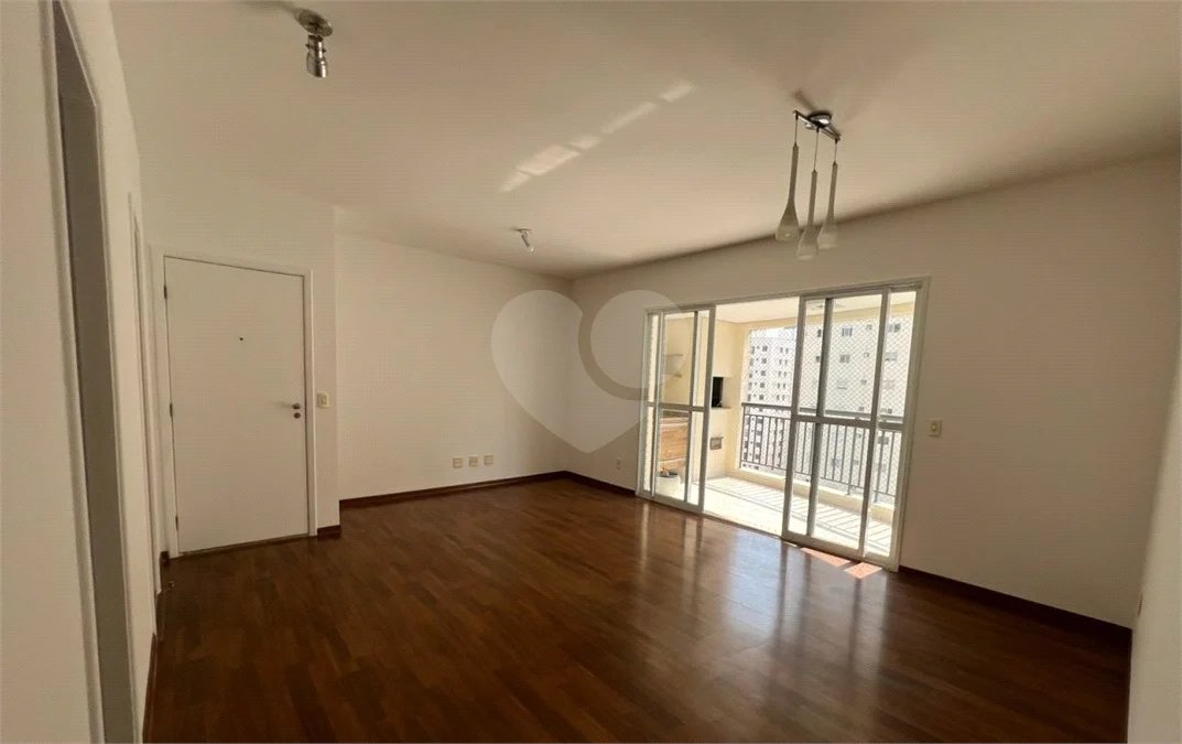 Excelente apartamento de 3 dormitórios, sendo uma Suíte e 2 vagas de garagem.