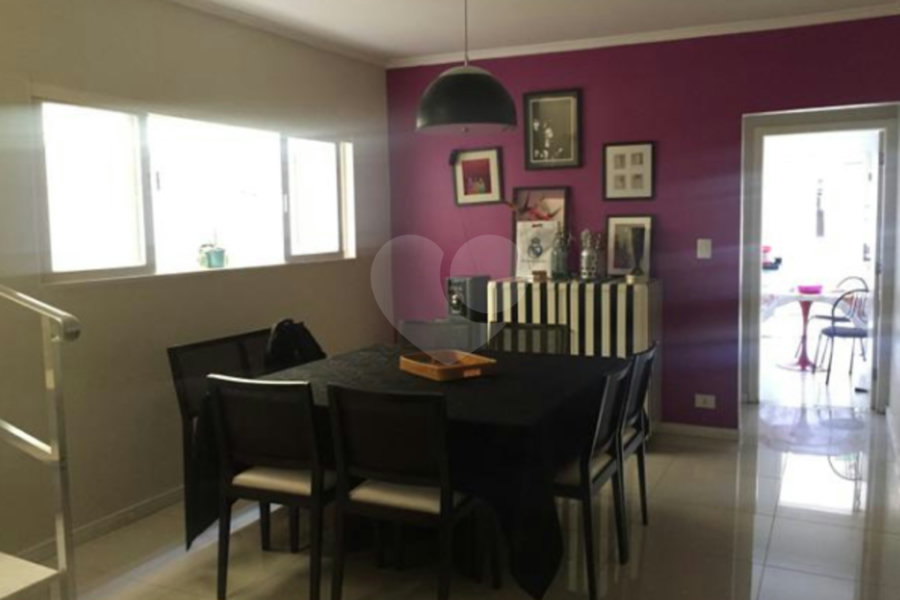 Sobrado à venda no Tremembé, 3 dormitorios com armários, sala ampla, cozinha com armários, 2 vagas , otima localização