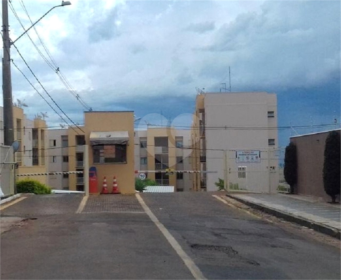 Apartamento no Condomínio Residencial Jardim das Torres.