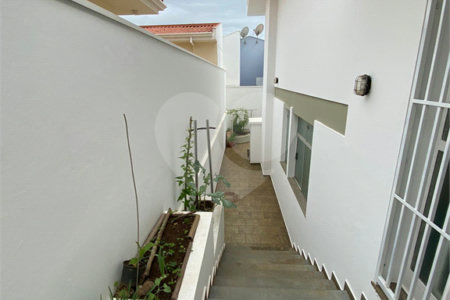 Casa Térrea com 3 suítes, sendo 1 suíte master.