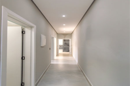 Indaiatuba- Jardim Bom Sucesso - Venda: R$ 765.000,00 - Área total: 150m² Área construída: 115m² - 3 dormitórios sendo 1 suíte com armário planejado; Cozinha integrada; Sala para dois ambientes; Banheiros com box gabinetes e espelhos; Área gourmet com churrasqueira a carvão e móveis planejados;