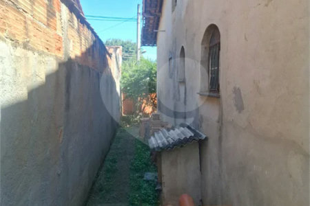 CASA LINEAR PRECISANDO DE REFORMA, 2 QUARTOS COM SUÍTE À VENDA, 121M² DE AREA CONSTRUIDA- CAMPO GRANDE