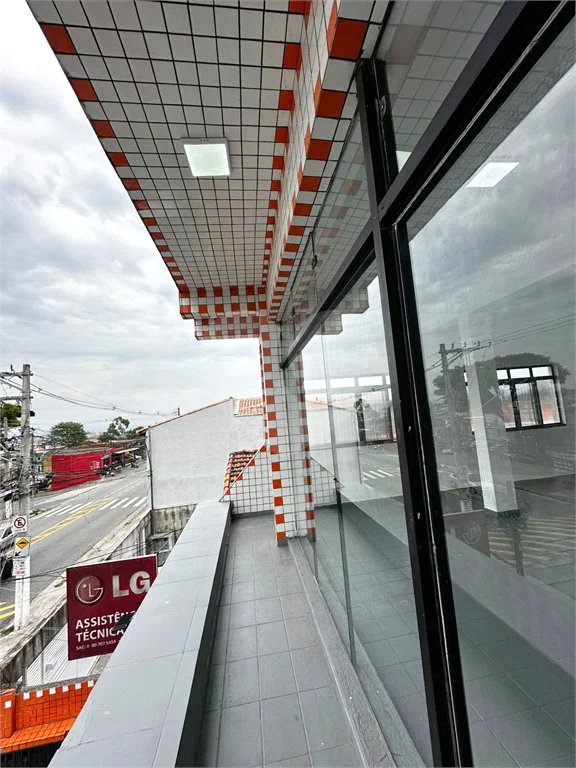 Galpão com 250m² , 4 vagas , para locação em Itaquera.