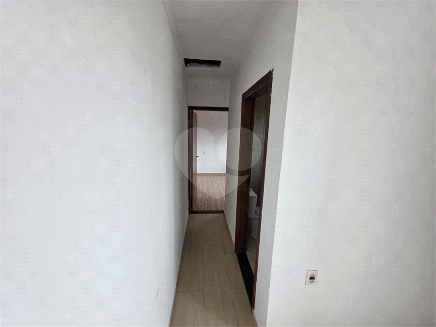 Casa térrea à venda no Douradinho com 2 quartos e edícula com mais dois quartos e 2 banheiros.
