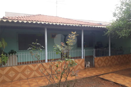 Casa térrea com amplo terreno
