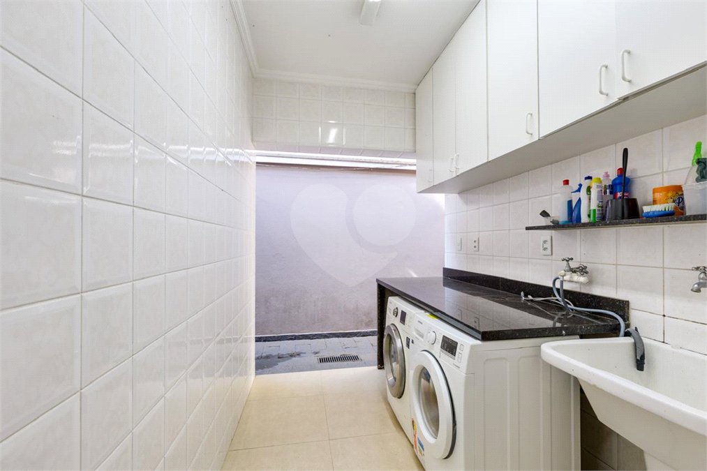Casa à venda com 4 quartos, sendo 2 suítes, em Interlagos, São Paulo, SP