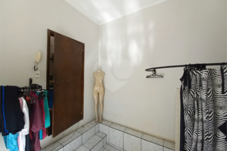 Salão comercial com 206,00 m² .