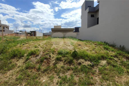 Lote à Venda em São Carlos, no Condomínio Villeneuve I