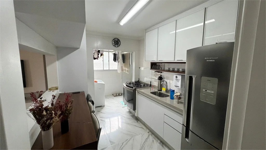 Apartamento mobiliado e pronto para morar. Conforto, praticidade e zero preocupações — traga apenas suas roupas.