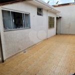 Casa térrea com 2 dormitórios, sendo 1 suíte.