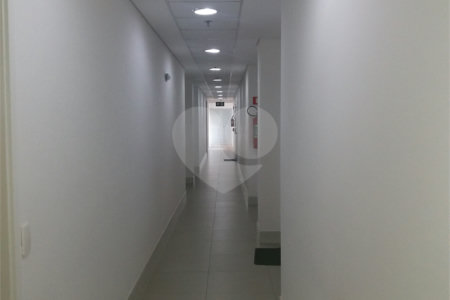 Sala comercial, nova, para venda ou locação, junto à Estação Vergueiro do Metrô