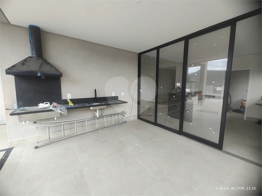 Casa exclusiva em Atibaia de alto padrão com 3 suítes, piscina, espaço gourmet, condomínio fechado, aceita financiamento