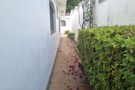 Casa comercial para locação no Centro