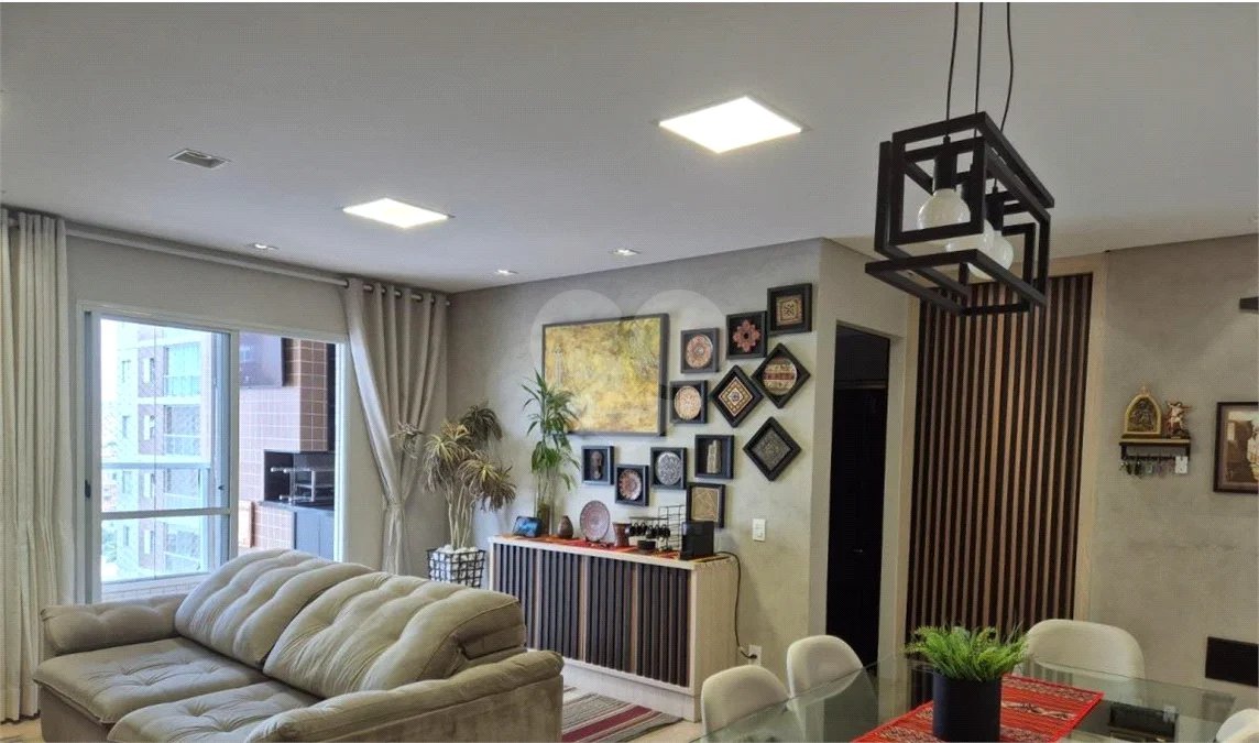 Apartamento reformado de 92 m² no Baeta Neves, com 2 dormitórios, 1 suíte, sala ampliada, área gourmet, 2 vagas, planejados e lazer completo.