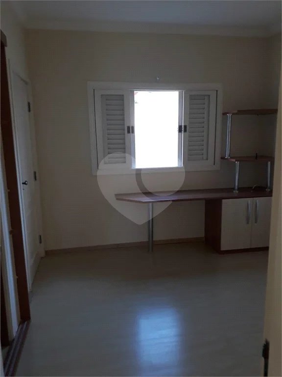 Sobrado à venda com 3 quartos, sendo 1 suíte,  em Condomínio Residencial Terras do Caribe, Valinhos, SP