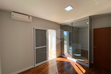 Casa com alto padrão de acabamento para venda no Condomínio Montreal.