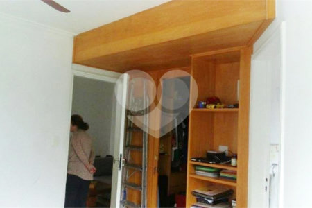 Excelente sobrado à venda em Moema Pássaros c/222 m², 3 suítes e 3 Vagas na garagem