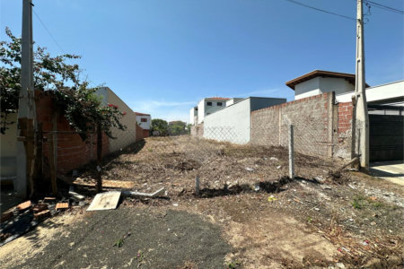 Terreno a venda na Vila Brasília