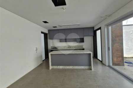 Casa à venda ou para alugar com 3 suítes no condomínio Jardim Flora, São Paulo - SP