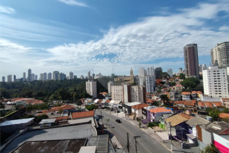Apartamento para venda e locação na Aclimação de 108m² com 2 dormitórios e 2 banheiros, varanda