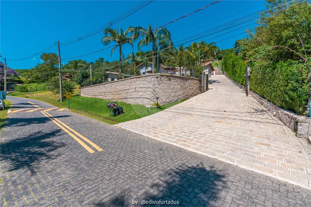 Casa à venda com 4 suítes no condomínio Vale da Santa Fé, Vinhedo - SP