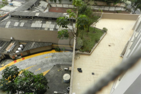 Apartamento mobiliado na Bela Vista de 36m² com 1 vaga de garagem.