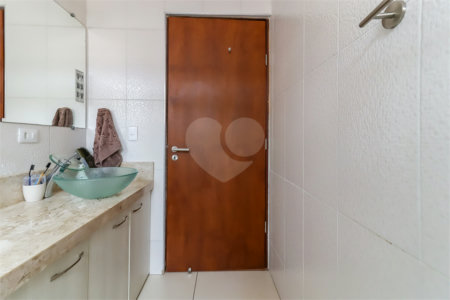 Sobrado à venda com 4 quartos, sendo 2 suítes,  em Interlagos, São Paulo, SP