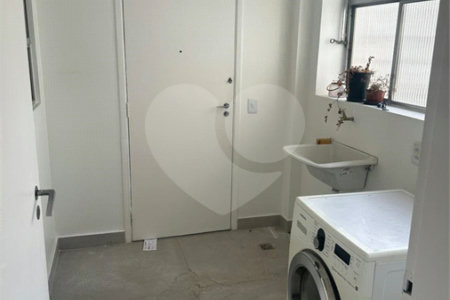 Apartamento à venda no Campo Belo- Para reforma