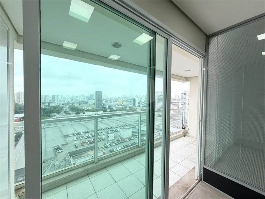 Sala para locação Domo Business 101 m - 2 vagas - Sala com divisórias, ar condicionado e banheiro.