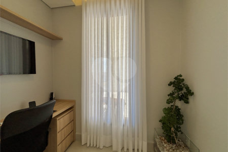 Indaiatuba - Sp - Condominio Maria Candida - R$ 2.250.000,00 - 3 suítes, sendo 1 master com closet e banheiro com duas cubas e dois chuveiros - Escritório - Piscina em Alvenaria aquecida e Hidro com Iluminação - Ar Condicionado instalado em todos os quartos, escritorio, sala e area gourmet