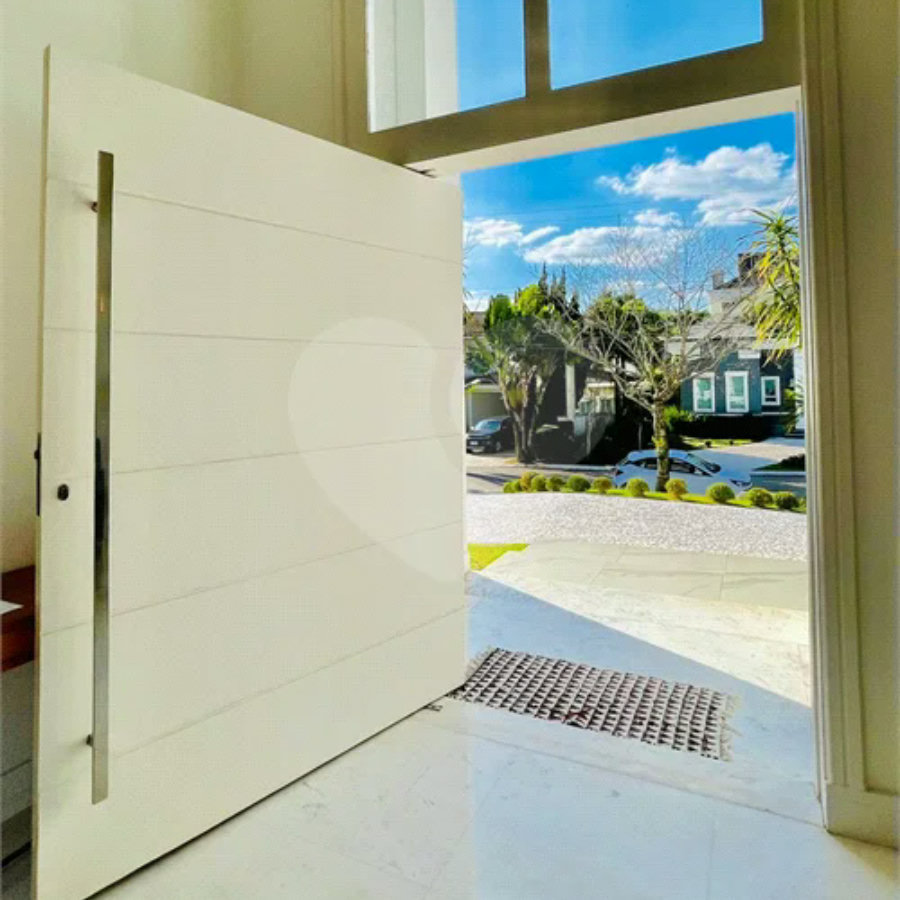 Belíssima casa à venda com 700 m² no Condomínio Tamboré, em Alphaville!!!