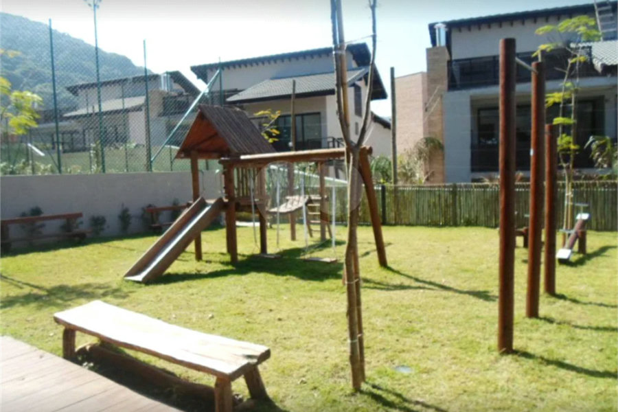 Maravilhosa Casa em Condomínio com 4 Suítes na Praia de Juquehy!!!