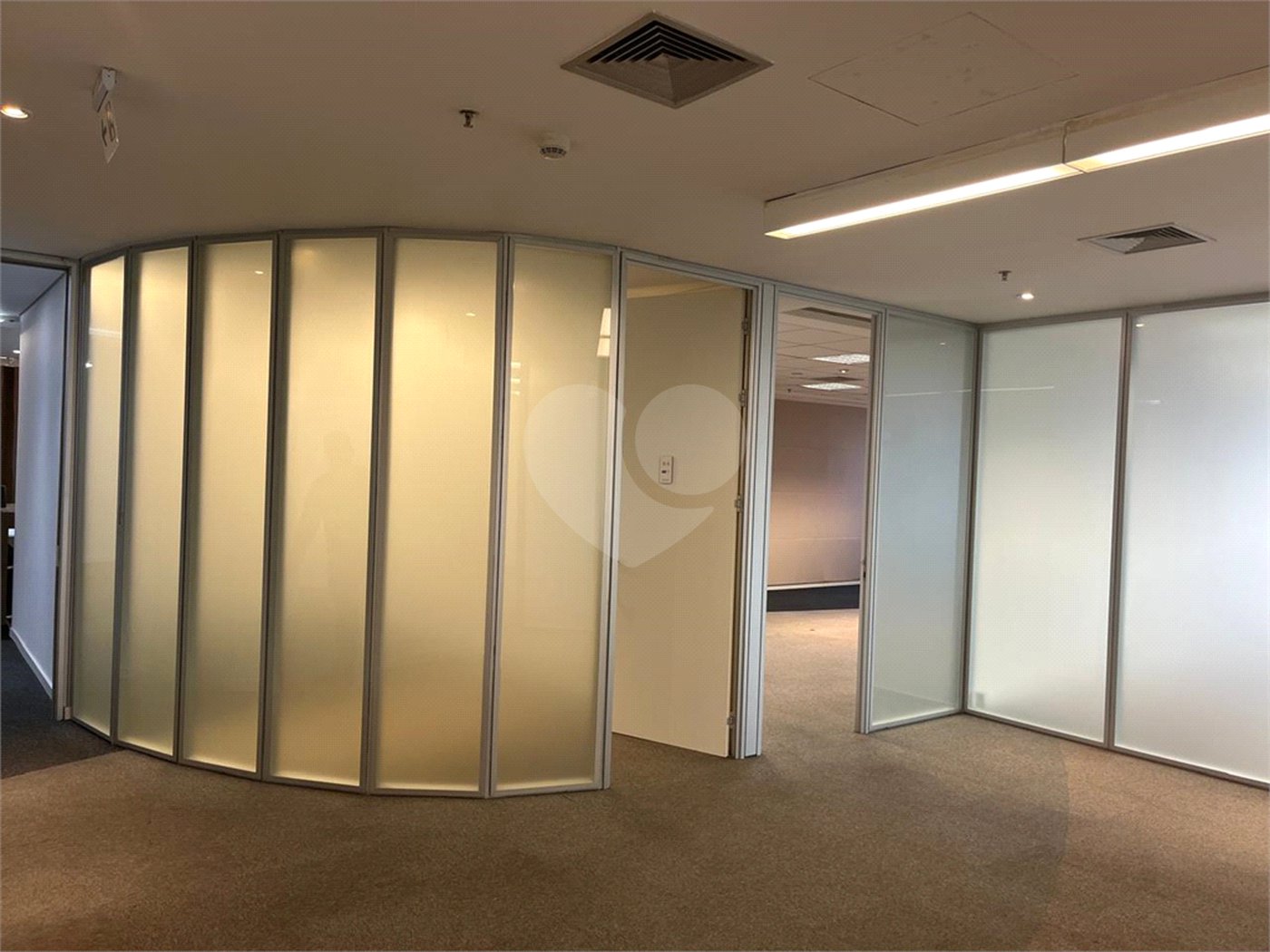 Duplex Comercial Exclusivo na Vila Olímpia – 2.652 m² em Torre Corporativa de Alto Padrão
