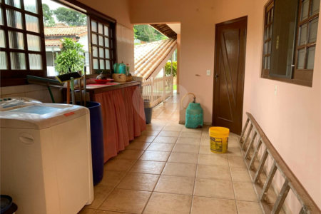 Casa ampla à venda no Vale das Flores em Atibaia