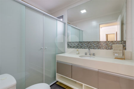 Casa à venda com 4 quartos, sendo 2 suítes, no condomínio Residencial Vila Lagos, São Paulo - SP