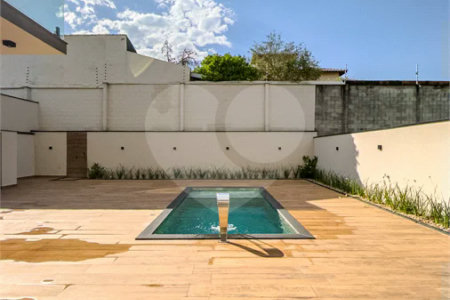 Indaiatuba - Condomínio Milano - Sobrado - 350 m² de terreno - 240 m² de área construída - 4 vagas de garagem, sendo 2 cobertas - Salas de estar e jantar integradas - 3 suítes com closet e varanda no pavimento superior - Escritório no térreo - Espaço gourmet com churrasqueira - Banheiro externo