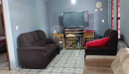 Casa à venda com 3 quartos, sendo 1 suíte,  em Jardim São João Batista, São Carlos, SP
