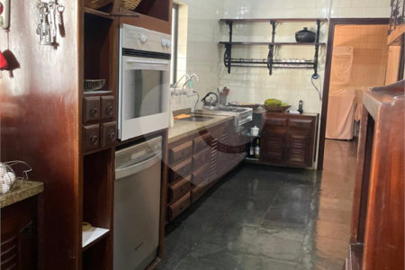 Casa à venda, 742 m², com piscina, 5 suítes, em Embu das Artes