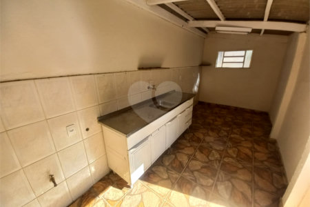 Casa térrea com 2 dormitórios.