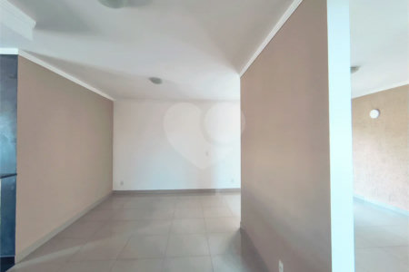 Casa com Suíte Master, Closet, Piscina e Espaço Gourmet Próxima ao Parque Ecológico- 03 quartos -com quintal