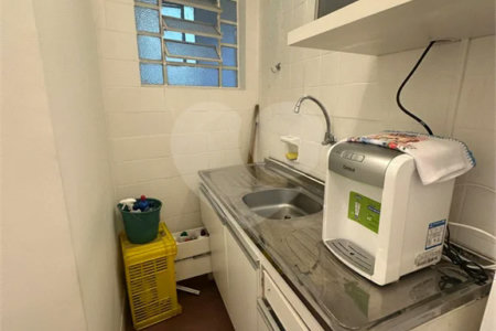 Sala comercial para venda ou locação na Avenida Paulista. 68m2