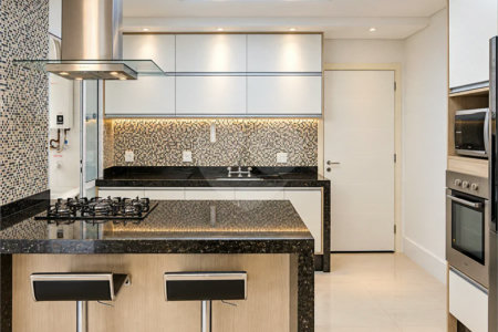 Apartamento mobiliado de 106 m² no Centro de São Bernardo, com 3 dormitórios, suíte, 3 vagas, vista livre e condomínio com lazer completo.