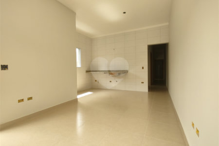 Casa térrea em Atibaia com 3 suítes, sala 2 ambientes, 2 vagas garagem, excelente localização, pronta para morar