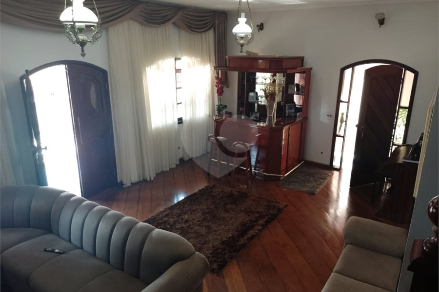 Casa Térrea Assobradada com Varanda Gigante no Jardim Líbano