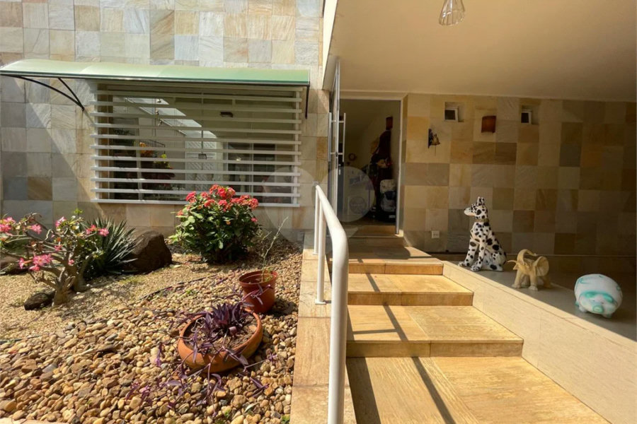 Casa à venda com 3 dormitórios no Bairro Cidade Jardim em Piracicaba - SP.