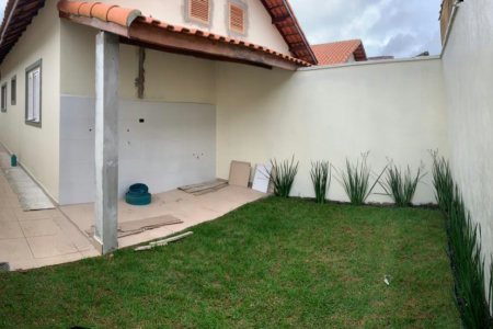 Casa à venda com 2 quartos, sendo 1 suíte, em Nova Itanhaém, Itanhaém - SP